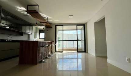 Locação | 87 m², 2 quartos (ambos suítes), Mobiliado, Sacada com churrasqueira e 3 vagas de garagem - Agronômica, em Florianópolis.