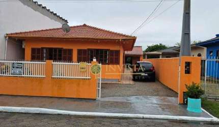 Casa com 115m² construídos, 3 quartos e 3 vagas de garagem - Â venda no bairro Rio Vermelho.