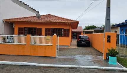 Casa com 115m² construídos, 3 quartos e 3 vagas de garagem - Â venda no bairro Rio Vermelho.