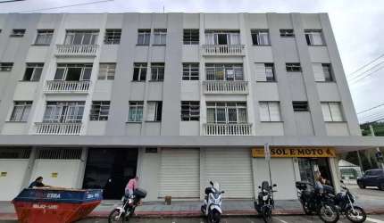 Próximo à Ponte Hercílio Luz, com 3 quartos e 1 vaga de garagem - Locação no bairro Estreito, Florianópolis.