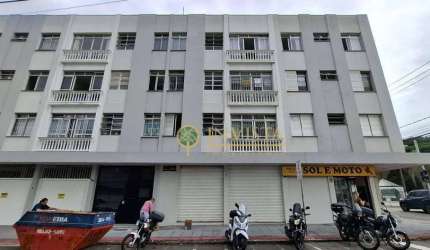 Próximo à Ponte Hercílio Luz, com 3 quartos e 1 vaga de garagem - Locação no bairro Estreito, Florianópolis.