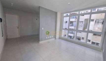 À venda no Centro de Florianópolis! 2 quartos, Andar alto e 2 vagas de garagem.
