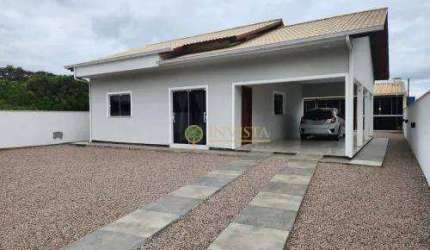 À venda em condomínio fechado na Praia de Fora! Casa com 3 quartos, espaço gourmet e 2 vagas de garagem.