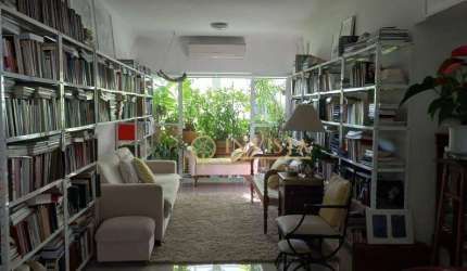 À venda no Centro de Florianópolis! 94 m², 3 quartos, sacada e 1 vaga de garagem.