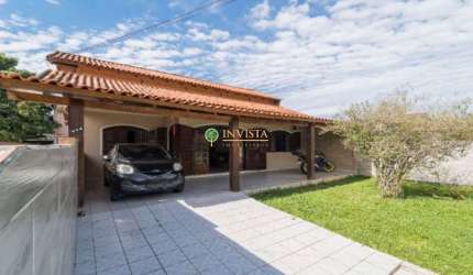 Espaço gourmet, 3 quartos e amplo terreno à venda no Carianos.