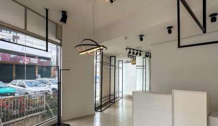 Loja comercial frente rua com 33m² - Locação em Coqueiros.