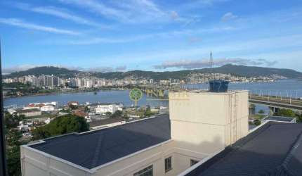 À venda no bairro Estreito! 2 Quartos, Dependência de empregada, vista Mar e 2 vagas de garagem.