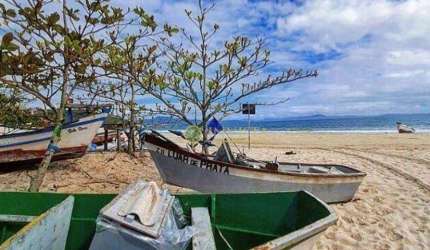 À venda na Praia de Ponta das Canas.