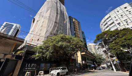 À venda | Downtown Studios, mobiliado e 30m² - Centro, Florianópolis.