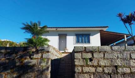 Locação | Casa com 110 m², 3 quartos e 2 vagas de garagem - Três Riachos, em Biguaçu.