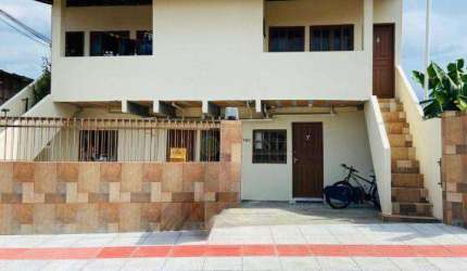 À venda | 266 m², 8 quartos, sacada