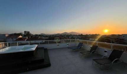 À venda | Mobiliado, 275 m², Terraço com Vista Mar, 2 quartos e 2 vagas de garagem - Praia do Campeche, em Florianópolis.
