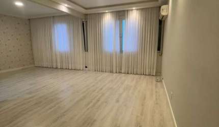 Vista Parcial Mar, Semi mobiliado, 2 quartos, 1 vaga de garagem - Para locação no Centro de Florianópolis
