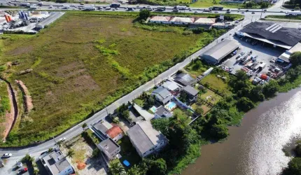 Terreno com Amplo Potencial Próximo à BR-101