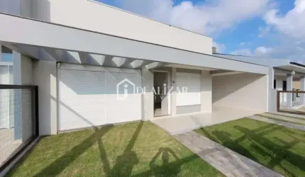 Bela casa com 3 dormitórios, sendo um suíte, apenas 50 metros do mar, em Arroio do Sal, no bairro São Pedro.