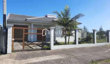 Casa no Balneário Alfa apenas 300 metros do mar, mobiliada