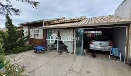 Casa com 2 dormitórios, 2 banheiros, apenas 800 metros da beira mar.