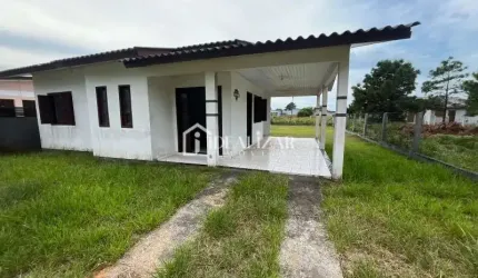 Bela casa próximo ao centro de Arroio do Sal, á venda.