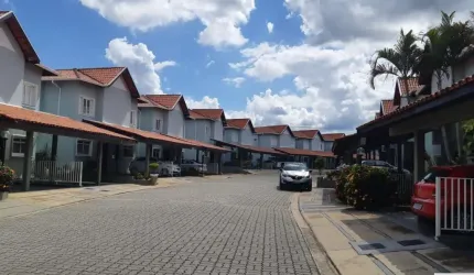 Casa de Luxo em Condomínio - 3 Quartos, 1 Suíte, 2 Salas, 2 Vagas de Garagem, 107m² - Itu-SP, Parque Residencial Presidente Médici.