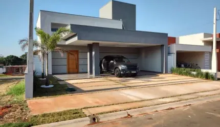 Vende-se um lindo sobrado em uma das melhores localizações do condomínio Lagos D?Icarai.