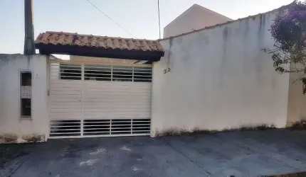 Excelente oportunidade no Potiguara - casa localizada em um terreno de esquina em área comercial/residencial - possui duas casas individuais