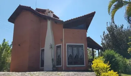 Linda casa , local privilegiado dentro do condômino santo antônio