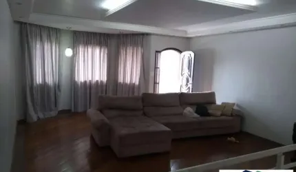 Excelente sobrado no Bairro dos Casa por R$ 750.000,00.
