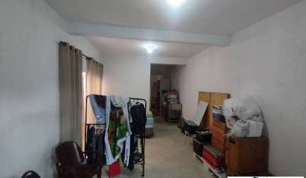Casa comercial no Jardim Vera Cruz.