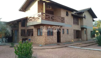 Casa com 06 quartos à venda no Bairro Centenário em Torres RS