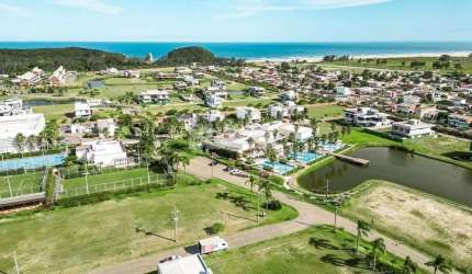Amplo lote à venda com 900 m² no Condomínio Ilhas Park em Torres RS