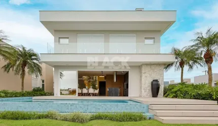 Casa com piscina no Reserva das Águas em Torres RS