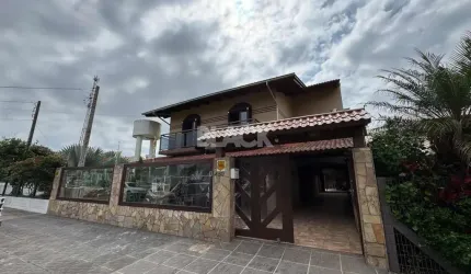 Casa à venda com ampla metragem próxima a Lagoa do Violão em Torres/RS