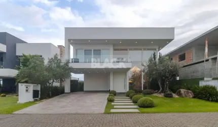 Casa de alto padrão à venda com 04 suítes no Reserva das Águas
