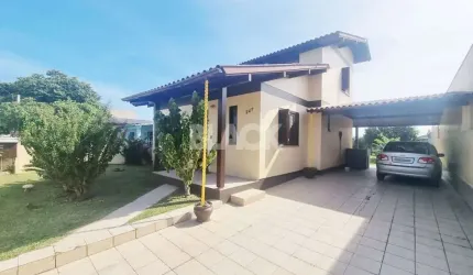 Casa com pátio gramado em Torres RS