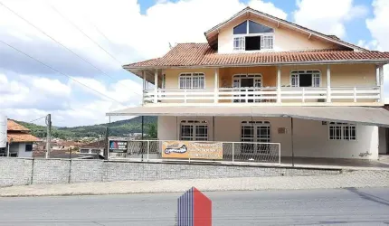 SOBRADO RESIDENCIAL E COMERCIAL NO BOEHMERWALD.
