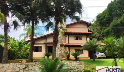 Granja Viana II - Ótima casa com 04 dormes(02 suítes) e área gourmet!