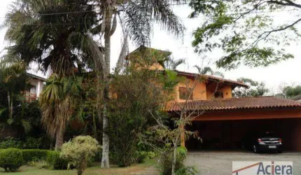 Villa Vianna- Casa aconchegante ao lado do Shopping, em condomínio de alto padrão, com espaços amplos e interligados a natureza!