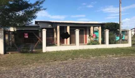 Casa com 3 quartos à venda na Zona Norte, Capão da Canoa  por R$ 650.000