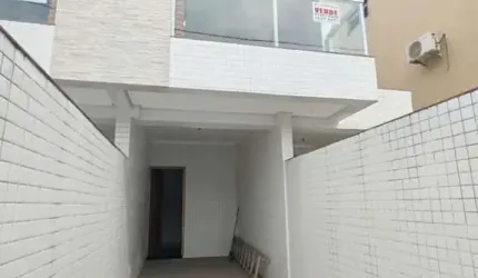 Casa à Venda em Santos-SP, Bairro Embaré: 3 Quartos, 2 Suítes, 1 Sala, 3 Banheiros, 2 Vagas de Garagem - 129 m² de Conforto e Elegância!