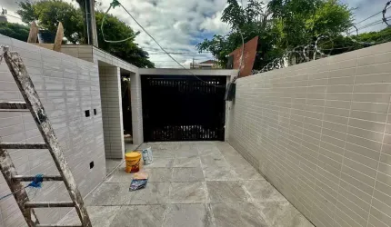 Casa Duplex à Venda na Vila Belmiro, Santos/SP: 2 Quartos, 2 Suítes, 1 Vaga de Garagem - Imperdível!