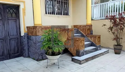 Casa Comercial para Venda na Vila Mathias em Santos-SP: 3 Quartos, 1 Sala, 3 Banheiros, 2 Vagas - Oportunidade Única!