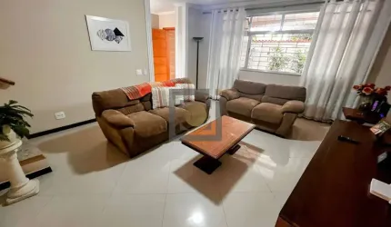 CASA ISOLADA A VENDA NA APARECIDA COM 156M² ÚTEIS, 3 QUARTOS SENDO 2 SUÍTES, QUINTAL, 3 VAGAS DE GARAGEM