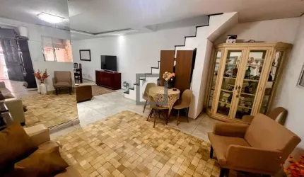 CASA NO MACUCO EM SANTOS