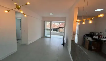 Apartamento de alto padrão à venda em Santos-SP, no Embaré! 2 quartos, 2 suítes, 1 sala, 1 banheiro, 1 vaga. 99m² de luxo!