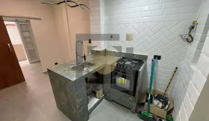 Apartamento à venda em Santos-SP, 40 metros da praia no Canal 1