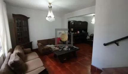 Casa à venda em Santos-SP, Boqueirão: 3 quartos, 2 salas, 1 vaga. Ambiente acolhedor e ideal para modernização!