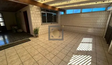 Imperdível: Casa à Venda em Santos-SP, Boqueirão! 5 Quartos, 1 Suíte, 2 Salas, 4 Banheiros, 2 Vagas, 200m²!