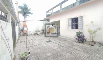Imperdível oportunidade: Casa de 5 quartos, 1 suíte, 2 salas e 4 banheiros no Parque Continental, São Vicente-SP. 147m².