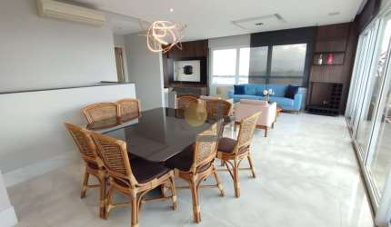 APARTAMENTO DUPLEX DE LUXO À BEIRA-MAR NO EMBARÉ, SANTOS-SP! 4 quartos, 2 suítes, 3 salas, 5 banheiros, 3 vagas, 390m². Venha conferir!