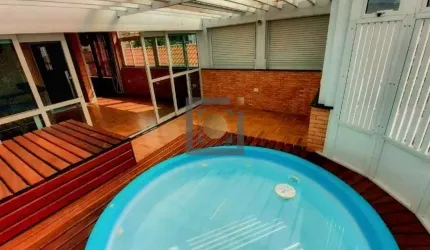 Imperdível! Casa à venda em Santos-SP, Vila Belmiro, com 3 quartos, 1 suíte, 3 salas, 4 banheiros, 2 vagas de garagem, 260m².